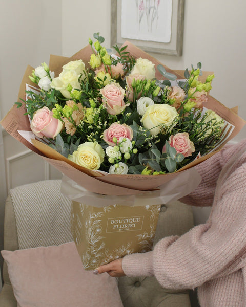 The 'Dreamy Winter Rose' Box Bouquet